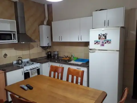 Casa 6 ambientes con 2 baños