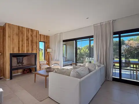 Casa en alquiler con muebles  3 dormitorios escritorio  en Carpinchos Nordelta