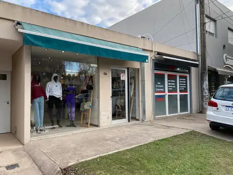 Local con vidriera de 37 m2 en venta en Funes