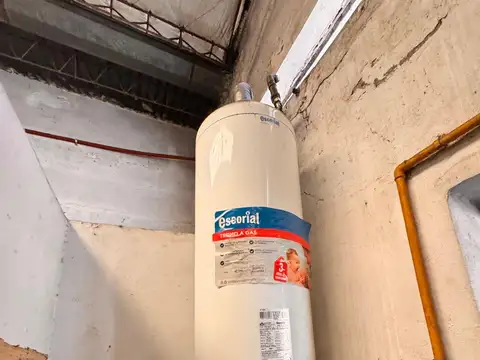 FABULOSO GALPON CON TECHO PARABOLICO, VESTUARIOS, BAÑOS Y OFICINAS