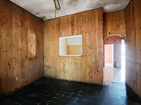 Casa 7 ambientes con 2 baños