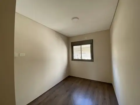 Hermosa Casa en dos plantas con Jardín - Cochera