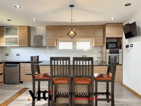 Casa en Venta con 3 cocheras