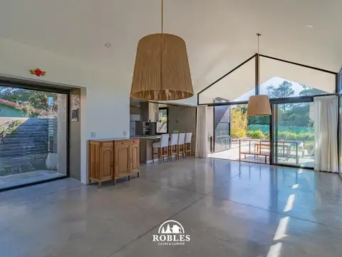 Casa estilo moderno lindero al Golf Los Acantilados