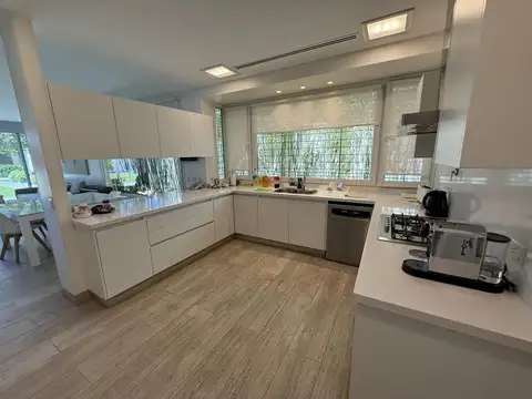 CASA EN VENTA EN ACASSUSO