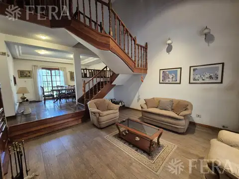 Venta casa 4 ambientes con cochera en Quilmes Oeste