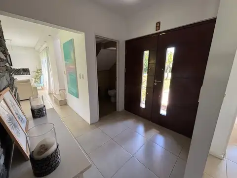 Casa 5 ambientes con 3 baños