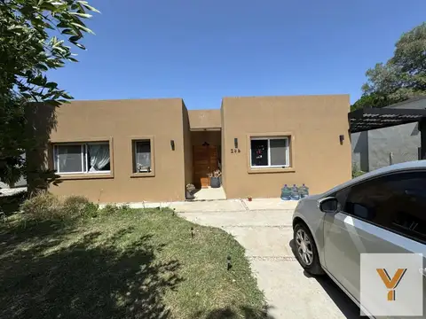 Casa en venta - 3 Dormitorios 2 Baños - Pilar