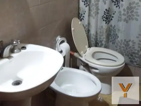 Casa 4 ambientes con 1 baño