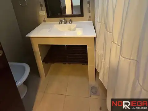 Casa en alquiler c/ cochera en Muñiz