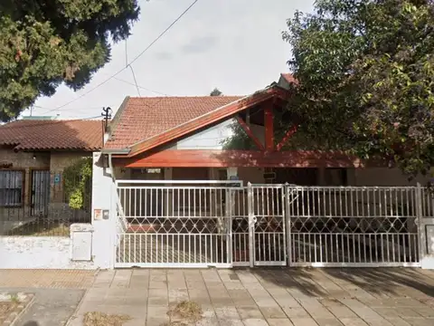 Casa Alquiler Lanús pileta quincho parrilla