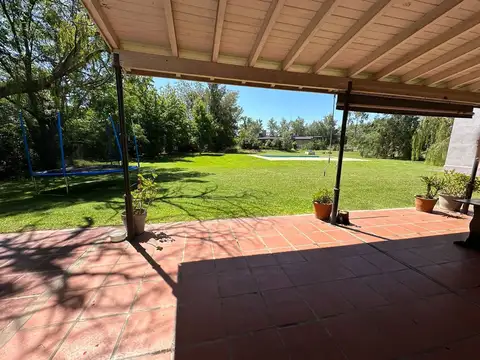 Casa en Venta con 2 cocheras
