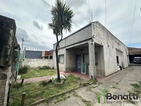 LOTE CON MEJORAS 10X43. ZONA INDUSTRIAL