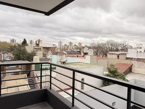 Venta Departamento 3 ambientes frente a Plaza - Lugano