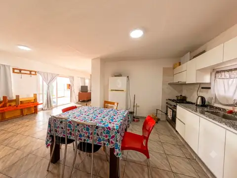 Casa 4 ambientes con 2 baños