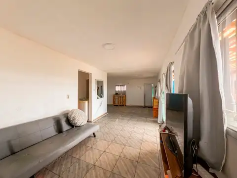 Casa 3 dormitorios, jardín y pileta a la venta en Santa Susana Alvear