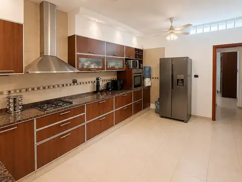 Casa 3 ambientes con 2 baños
