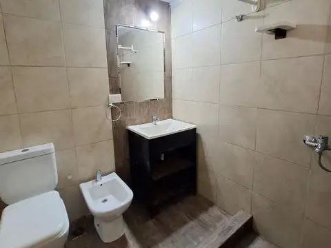 HERMOSO DEPTO. TIPO PH DE 3 AMBIENTES CON PATIO EN ALQUILER - MUNRO