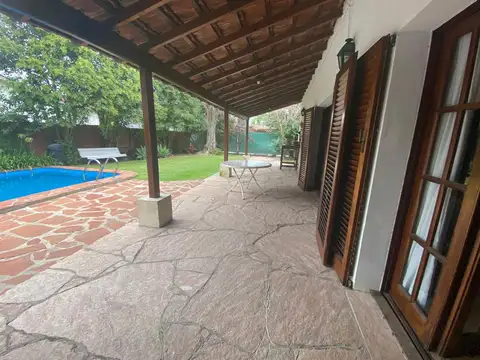Casa 5 ambientes con 2 baños