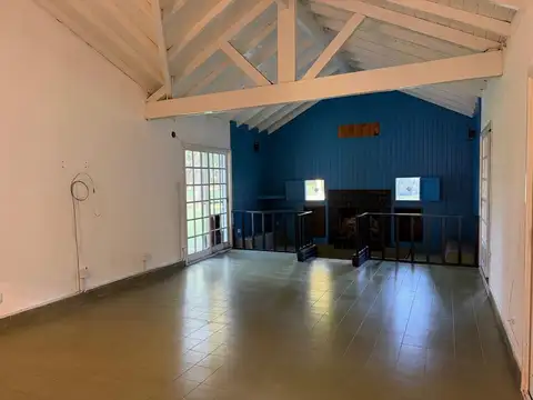 Casa 5 ambientes con 3 baños