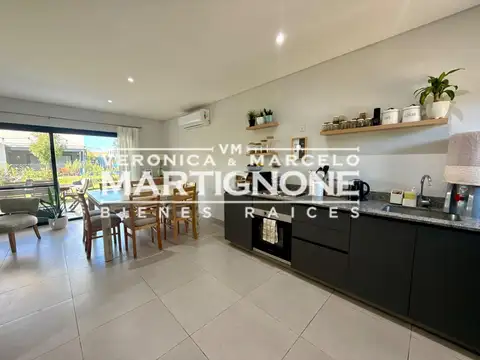 Casa en Venta con 4 cocheras