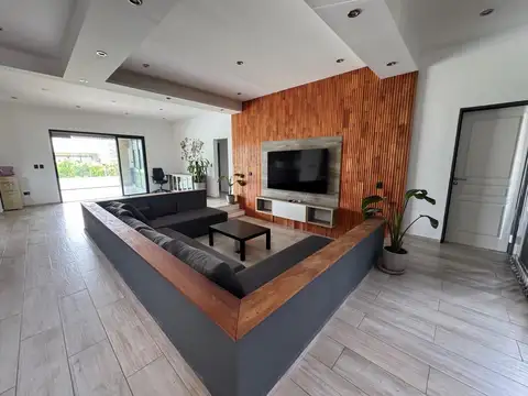 CASA MINIMALISTA EN VENTA EN SOLAR DE ALVAREZ