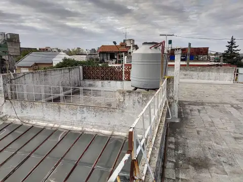 IMPORTANTE ESQUINA CON DESTINO COMERCIAL