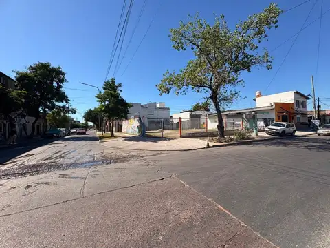EXCELENTE LOTE COMERCIAL EN ESQUINA CALLE VILLEGAS