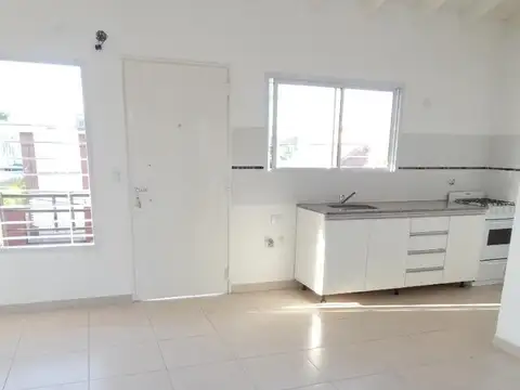 OPORTUNIDAD  ALQUILADO ! Depto. 2 ambientes con patio 
