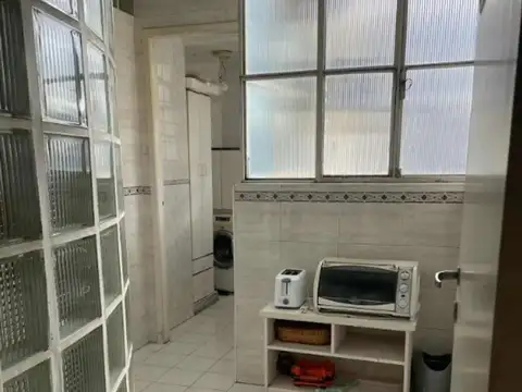 Venta. Departamento 3 ambientes. Carlos Calvo 1200.