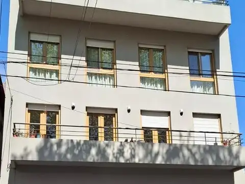 Hermoso departamento 2 ambientes en duplex , balcón, terraza con parrilla y cochera