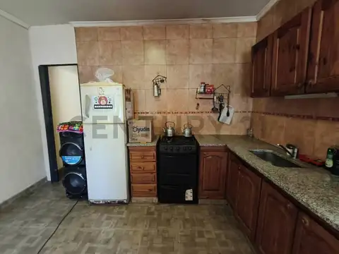 VENTA CASA 3 AMB C/PATIO LA REJA