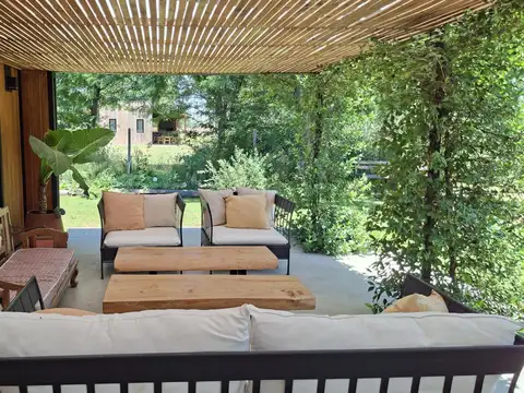 Casa en Alquiler Temporal con 4 cocheras