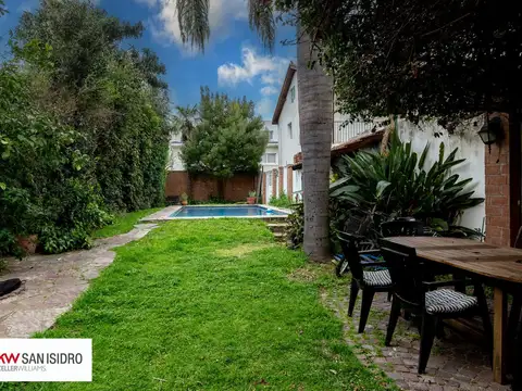 VENTA CASA EN OLIVOS EN 2 PLANTAS CON 4 DORM. , DEPENDENCIA, JARDÍN, PILETA Y GARAGE