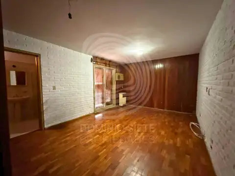 Casa en Venta con 4 cocheras