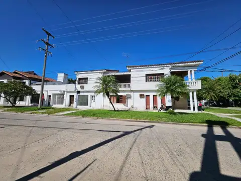 Casa con 3 locales comerciales en microcentro de Formosa