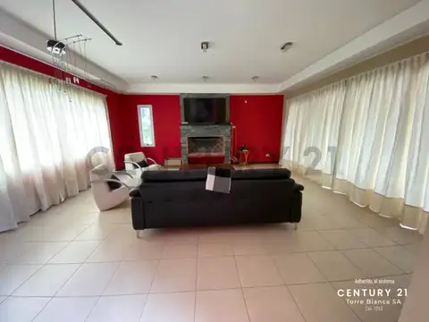 Casa en Venta con 2 cocheras