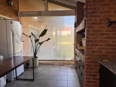 Casa en Venta con 3 cocheras