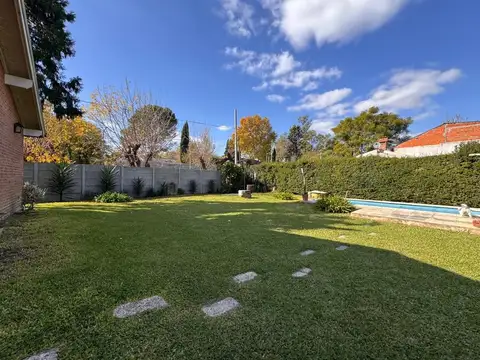 Casa 4 ambientes con 2 baños