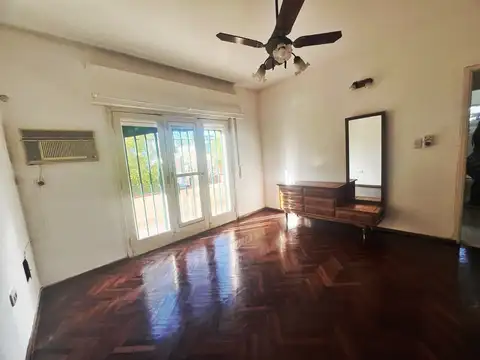 Casa 5 ambientes con 1 baño