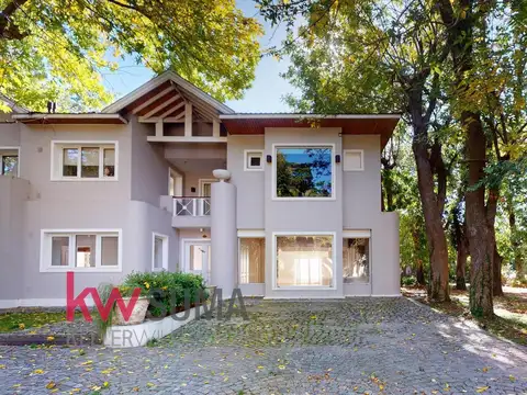 Casa en  Venta en Abril Club de Campo