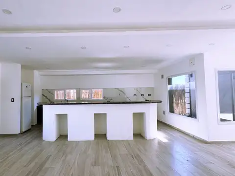 Casa 5 ambientes con 2 baños