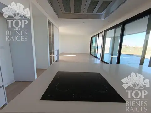 Casa 6 ambientes con 3 baños