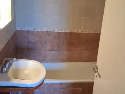 Alquiler 2 ambientes  Amplio