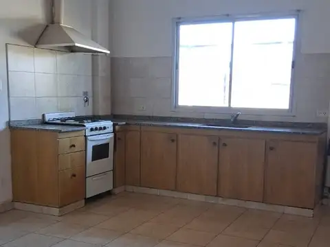 Almirante Brown 1200, Piso 1