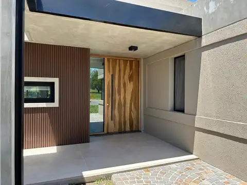 Casa 5 ambientes con 5 baños