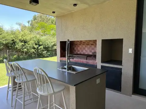 Imponente Casa en Estancia Smithfield