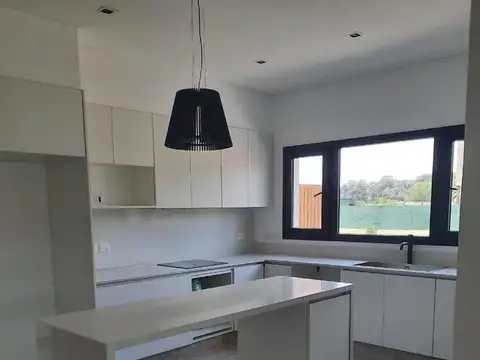 Casa en Alquiler de 3 dormitorios