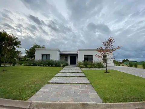 Casa en alquiler sin muebles en La Diligencia - Pilara - URDAPILLETA PROPIEDADES