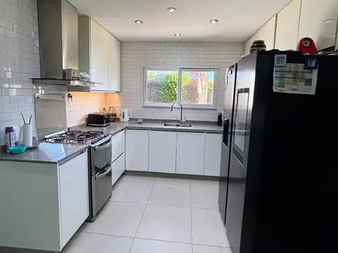 Casa en Venta con 6 cocheras